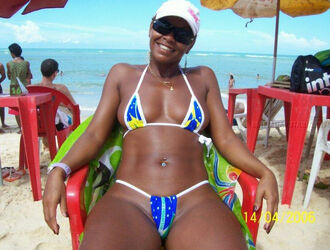 black girls in bikini. Photo #1
