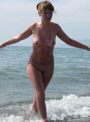 girls caught nude in public. Photo #4
