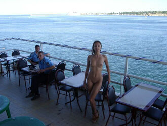 teen nude in public. Photo #3