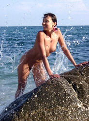 beach nude mom. Photo #2