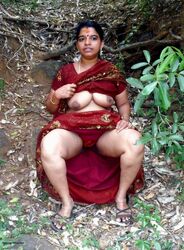 tamil sexy girl. Photo #1