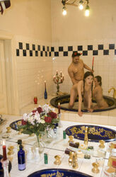 girl masturbating in tub. Photo #6