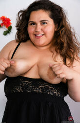 chubby huge tits. Photo #5